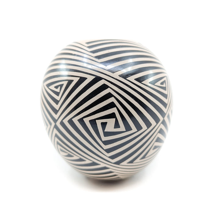 Black Geometric Maze Pot