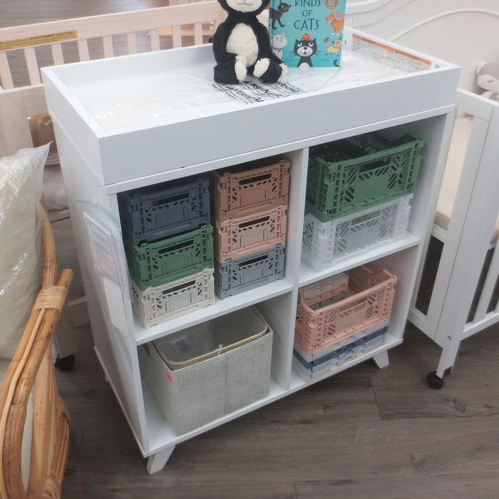 DaVinci Otto Convertible Changing Table and Cubby Bookcase - White (Floor Model)