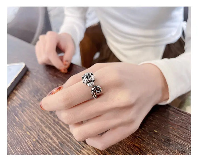 SILVER TIGER RING DESIGN FOR WOMAN Tiger-Universe